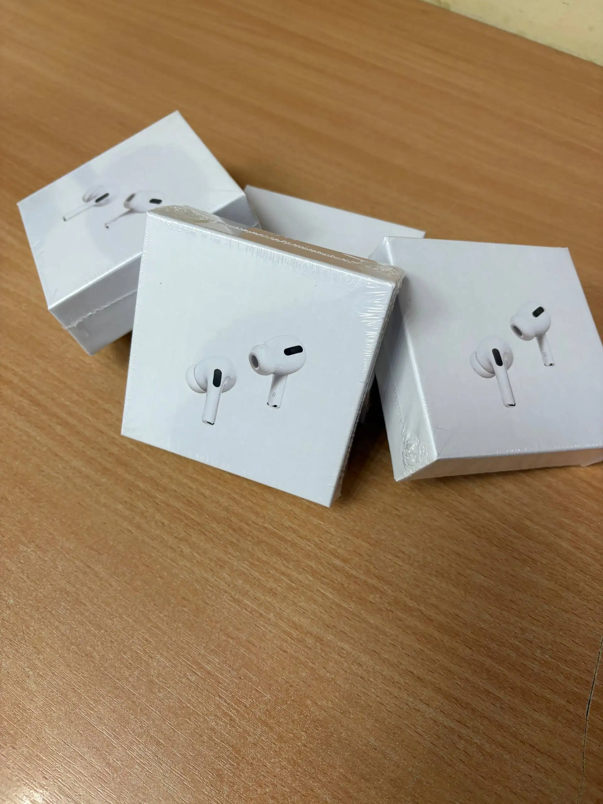 Продам AirPods - Аксессуары (Электроника) в Барнаул