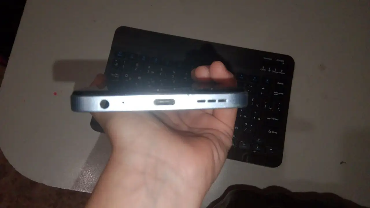 Продажа клавиатуры и Infinix 30 Hot - Электроника в Барнаул