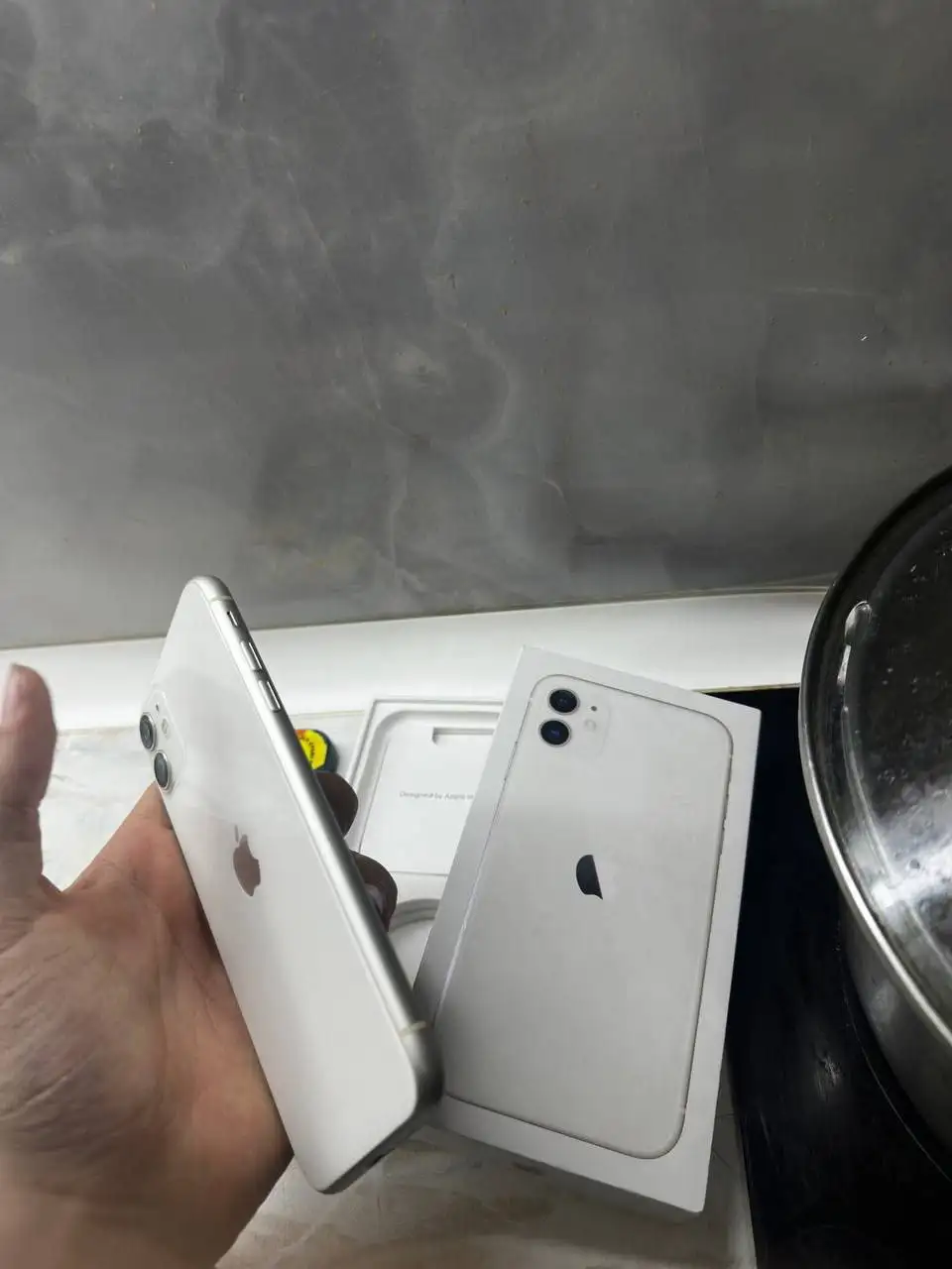 Б/У iPhone 11 128GB White - Электроника в Барнаул