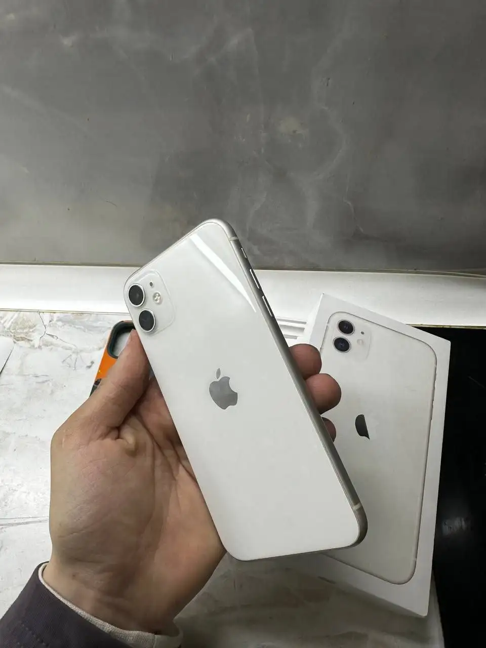 Б/У iPhone 11 128GB White - Электроника в Барнаул
