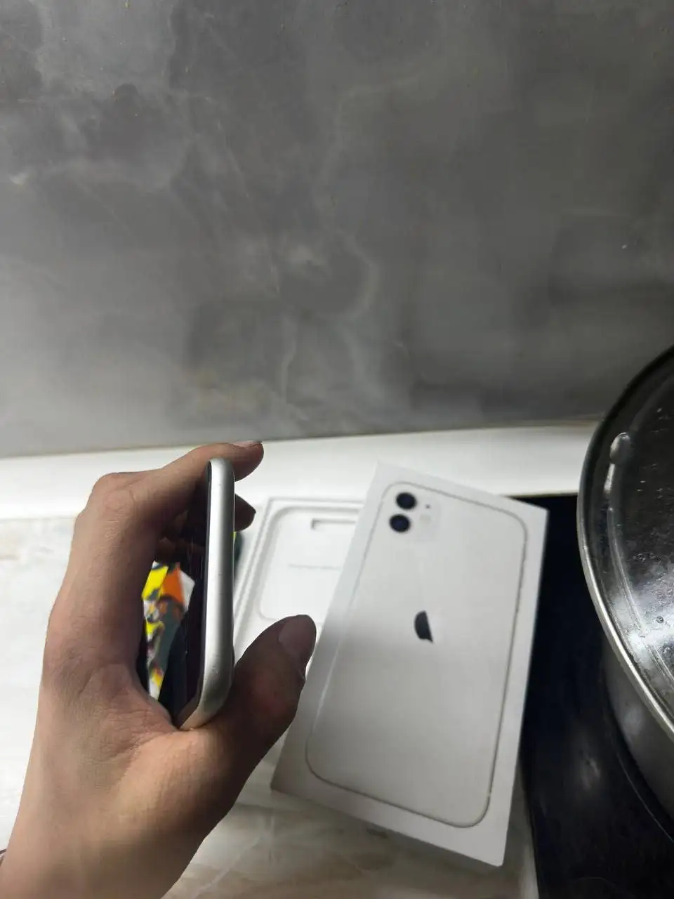 Б/У iPhone 11 128GB White - Электроника в Барнаул