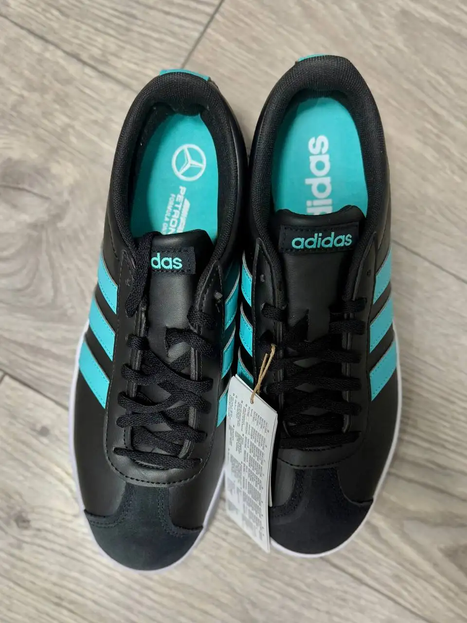 Кроссовки Mercedes-AMG Petronas Formula One Team VI Court Base Trainers JR1068 Adidas - Обувь (Одежда) в Барнаул