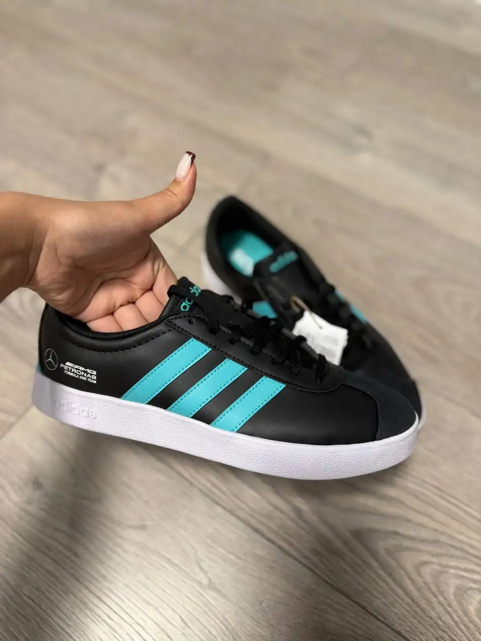 Кроссовки Mercedes-AMG Petronas Formula One Team VI Court Base Trainers JR1068 Adidas - Обувь (Одежда) в Барнаул