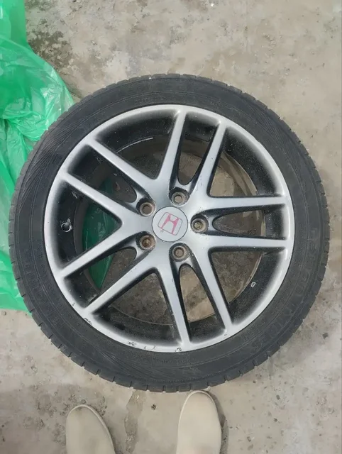 4 диска с летними шинами R-17 - Аккумуляторы в Барнаул