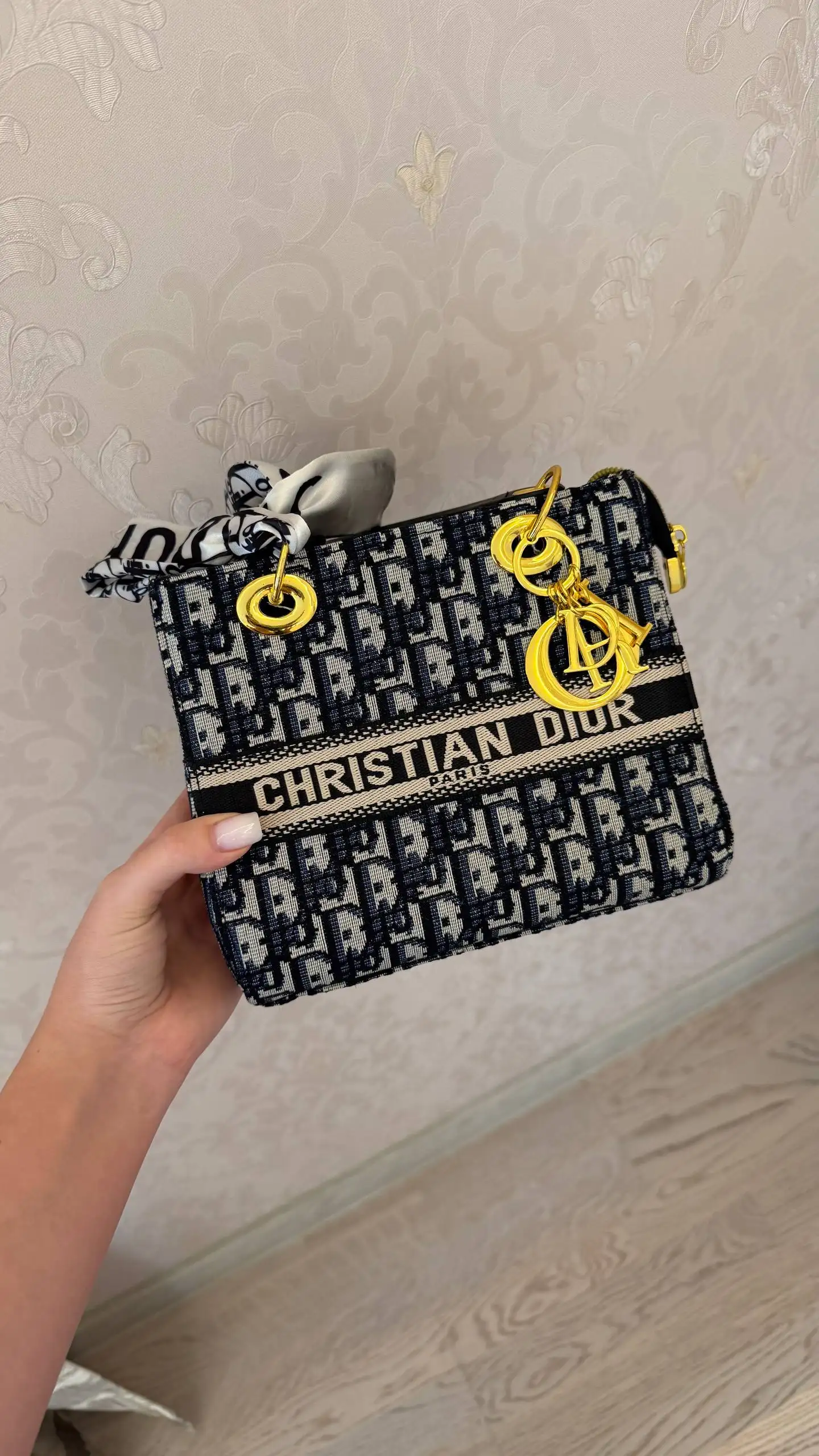 Распродажа брендовых вещей: Michael Kors, Dior, Louis Vuitton и Miu Miu - Брендовая одежда (Одежда) в Барнаул