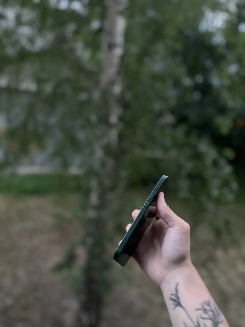 iPhone 13 (87% экран, царапины, оригинал) - Смартфоны (Электроника) в Барнаул