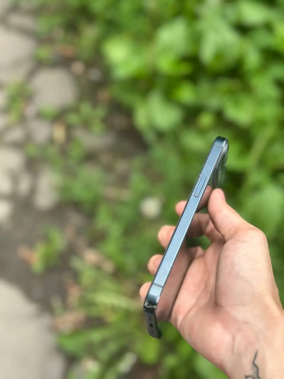iPhone 13 с дефектами экрана - Мобильные телефоны (Электроника) в Барнаул