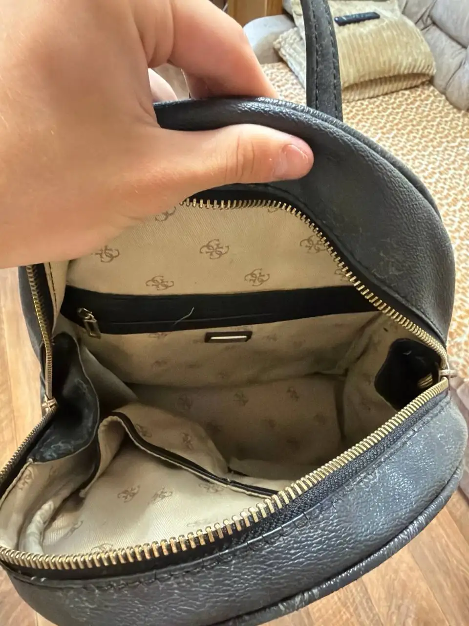 Продам сумку Guess - Сумки (Одежда) в Барнаул