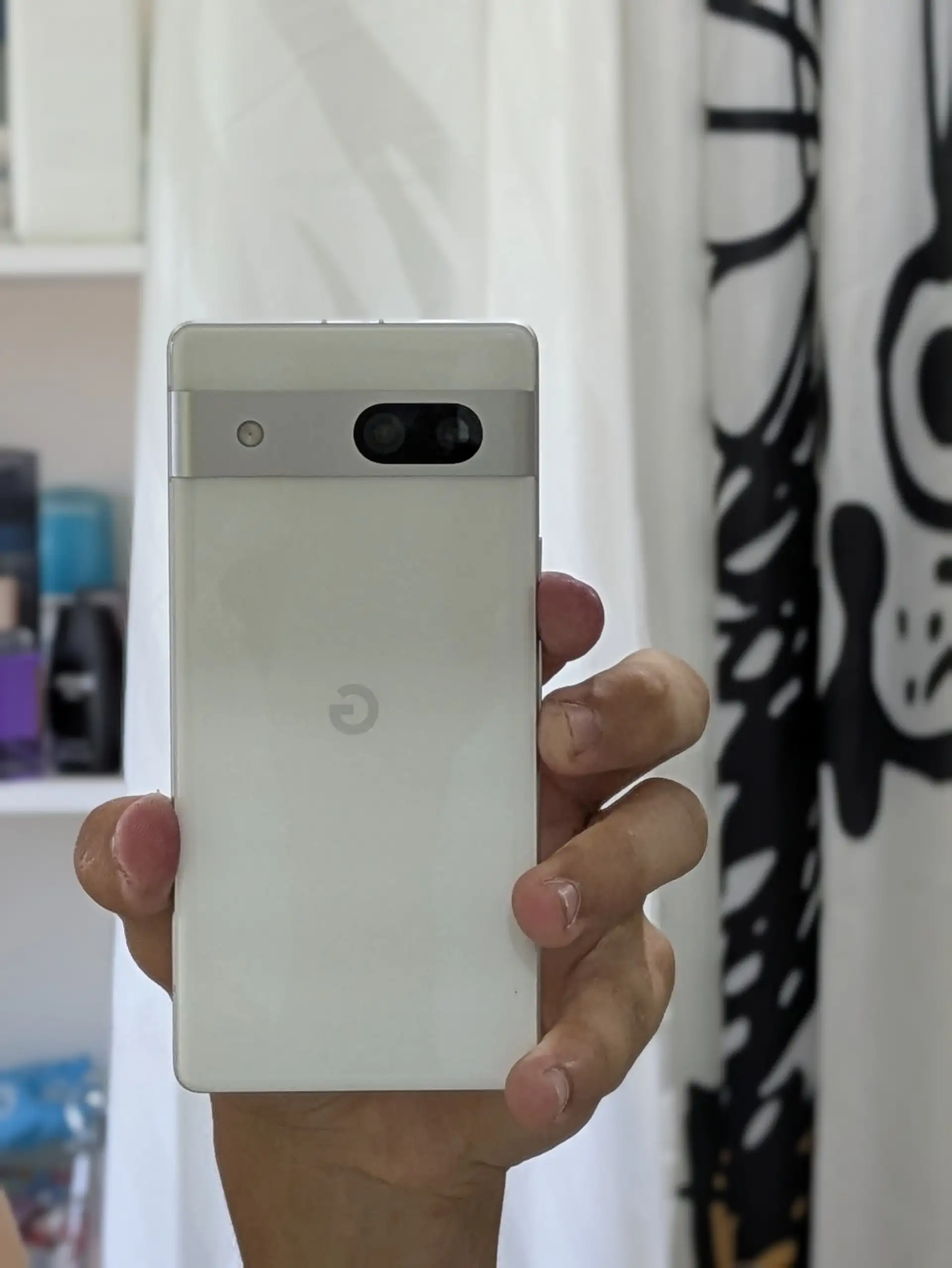 Обменяю Pixel 7a 128GB с трещинами на экране - Смартфоны (Электроника) в Барнаул