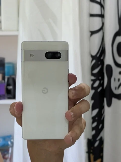 Обменяю Pixel 7a 128GB с трещинами на экране - Смартфоны, планшеты в Барнаул