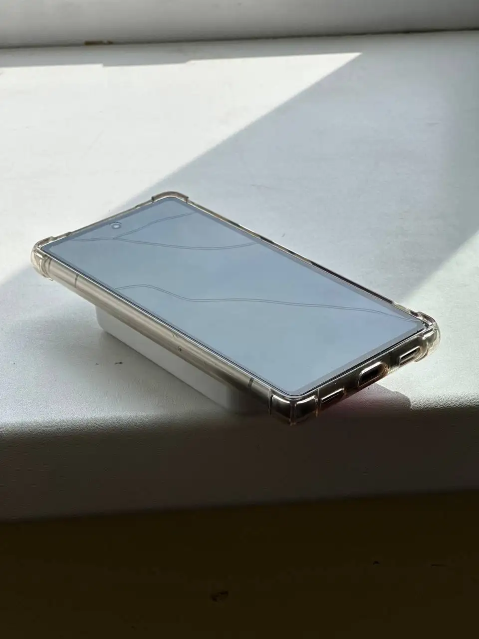 Обменяю Pixel 7a 128GB с трещинами на экране - Смартфоны (Электроника) в Барнаул
