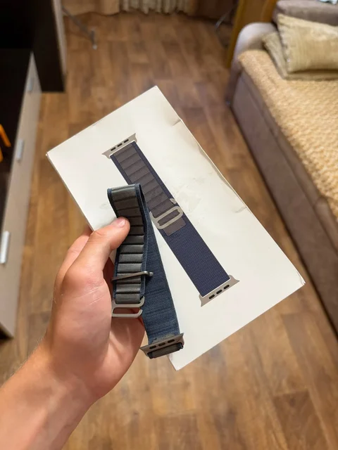 Продам/обменяю 2 оригинальных ремешка для Apple Watch/Apple Watch Ultra - частное объявление в Барнаул
