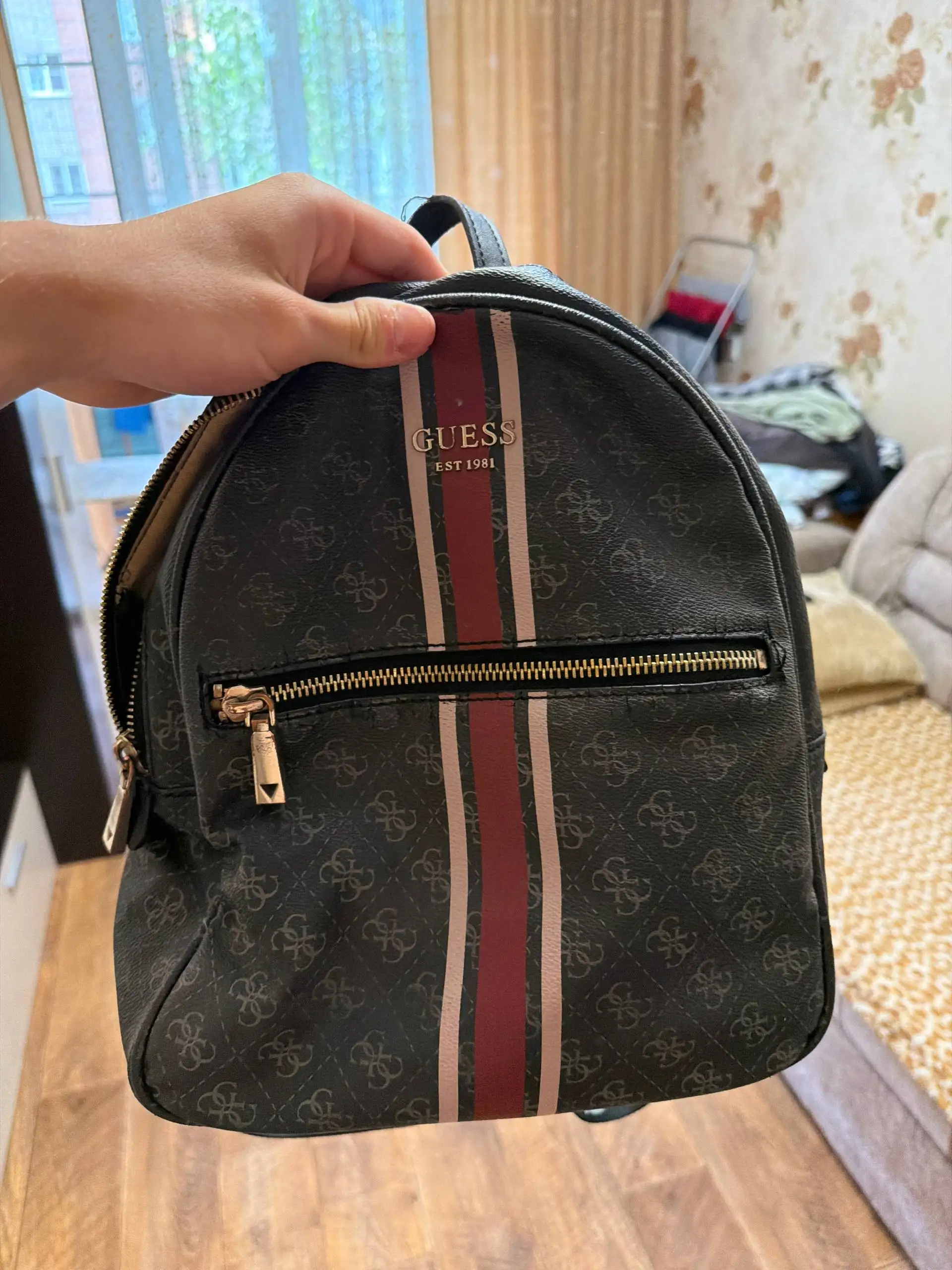 Продам обменяю оригинальный рюкзак Guess - Аксессуары (Барахолка) в Барнаул