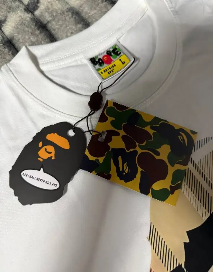 Оригинальная футболка BAPE, новая, носила - Одежда в Барнаул