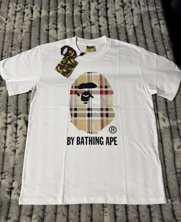 Оригинальная футболка BAPE, новая, носила - Одежда в Барнаул
