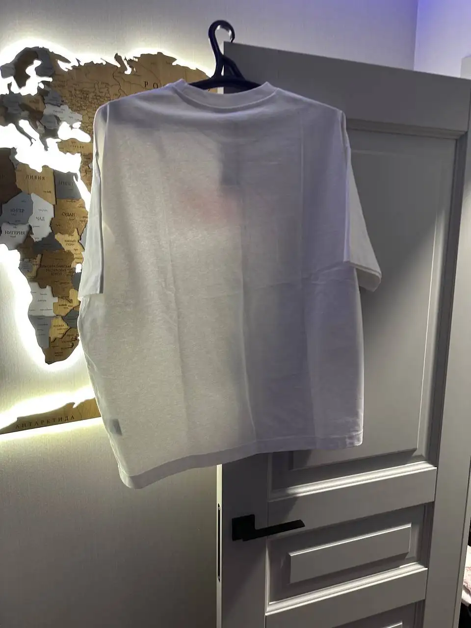 Продам новые футболки off white и H&D jaws - Футболки (Одежда) в Барнаул
