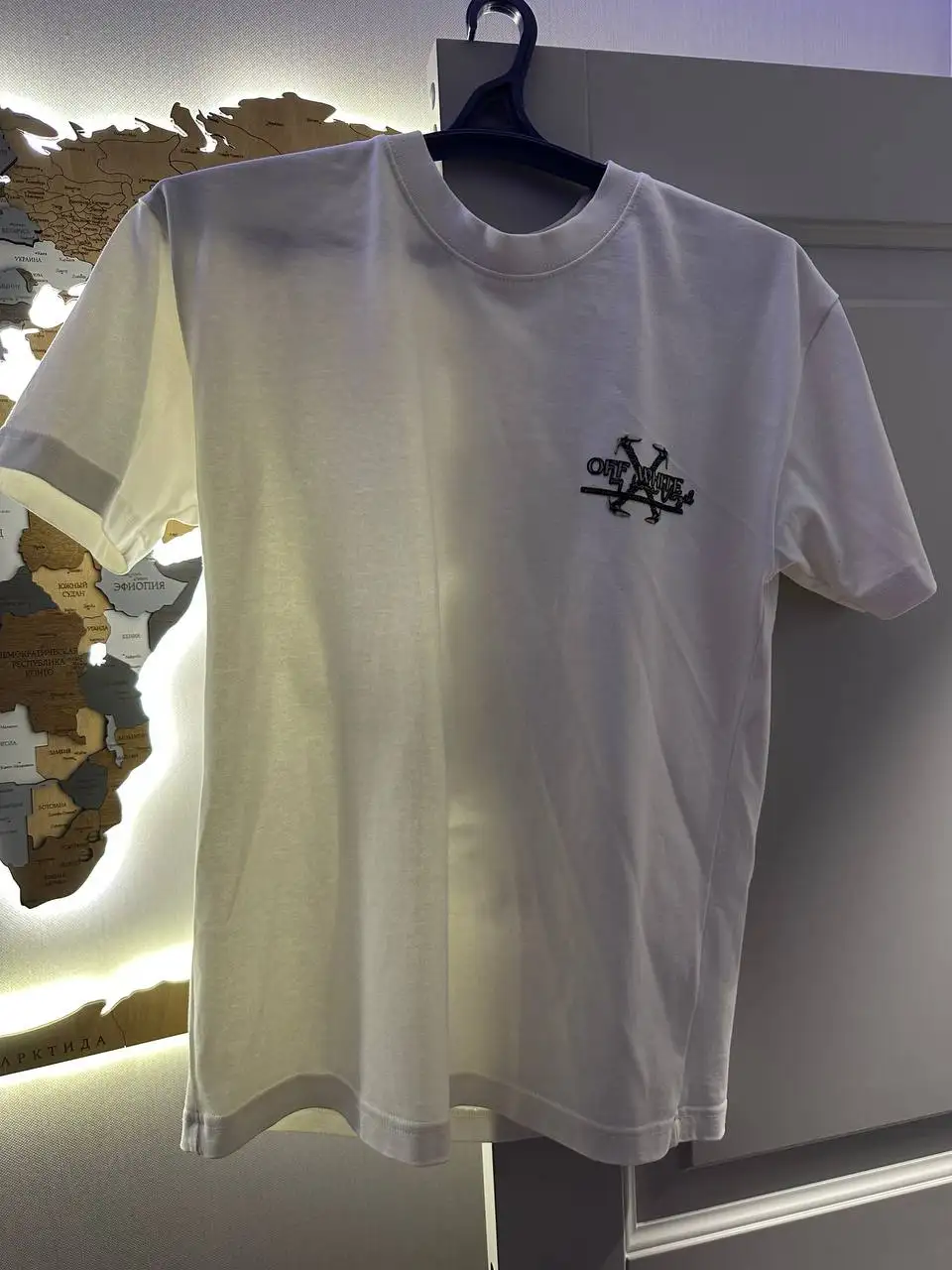 Продам новые футболки off white и H&D jaws - Футболки (Одежда) в Барнаул