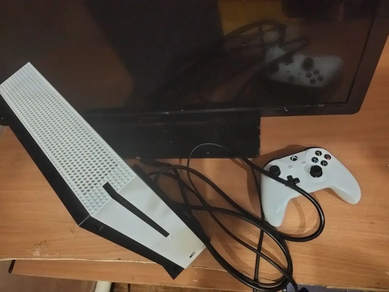 Продам Xbox One S 1TB - Игровые консоли (Электроника) в Барнаул