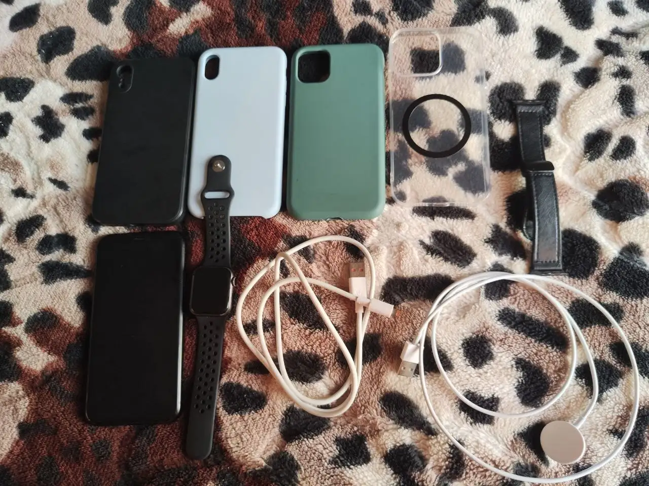 iPhone XR + Apple Watch Series 4 40mm - Смартфоны и аксессуары (Электроника) в Барнаул