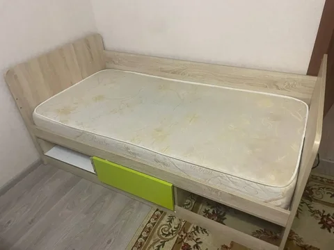 Продам кровать с матрасом - Садовый инвентарь и оборудование в Барнаул