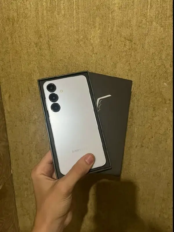 Samsung S25 12/256 в идеальном состоянии - Смартфоны (Электроника) в Барнаул