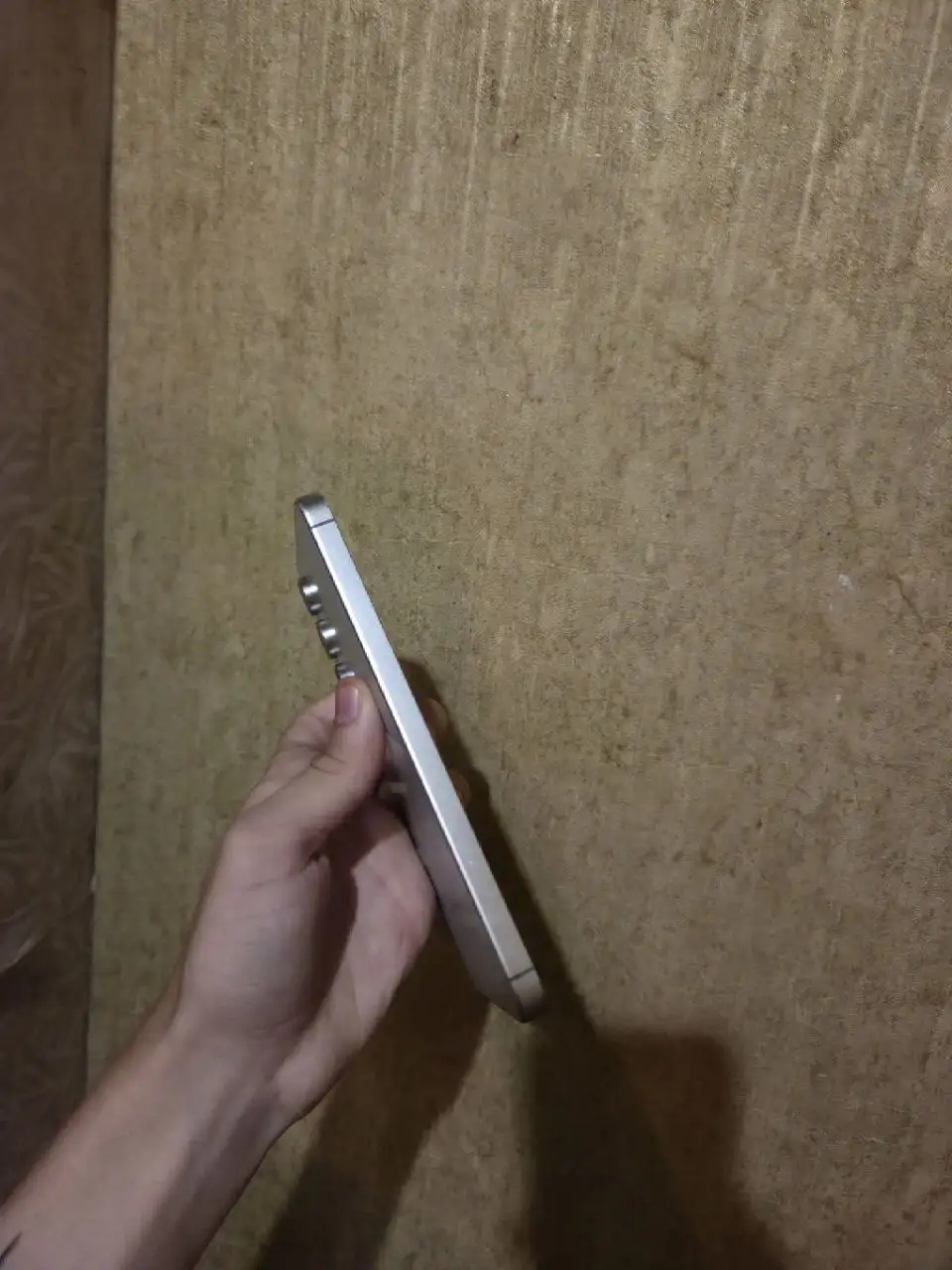 Samsung Galaxy S24 FE в хорошем состоянии с царапиной и вмятинами - Смартфоны и телефоны (Электроника) в Барнаул