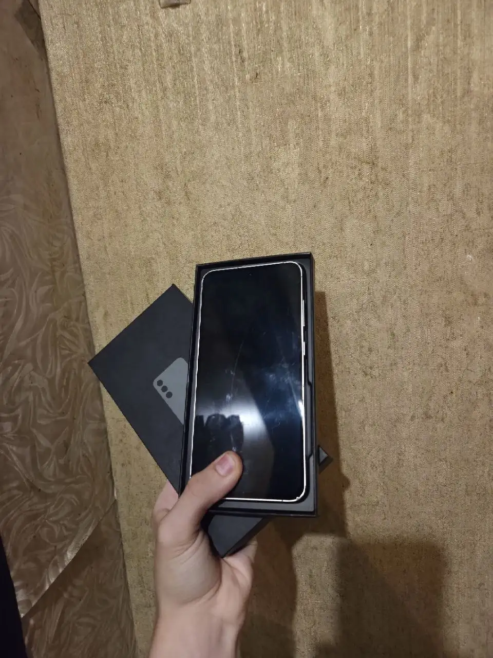 Samsung Galaxy S24 FE с царапиной и вмятинами - Телефоны (Электроника) в Барнаул
