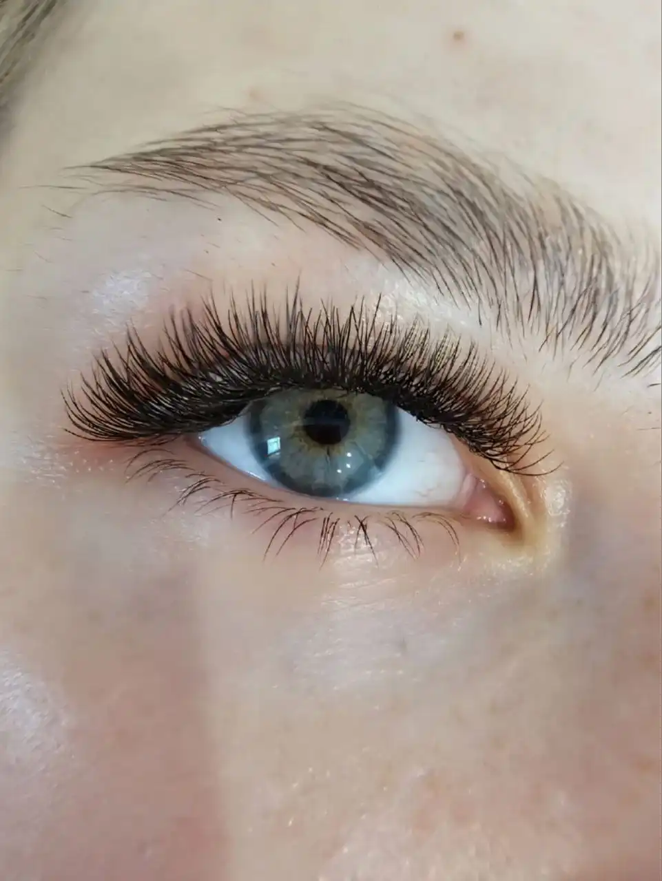 Услуги мастера по наращиванию и ламинированию ресниц