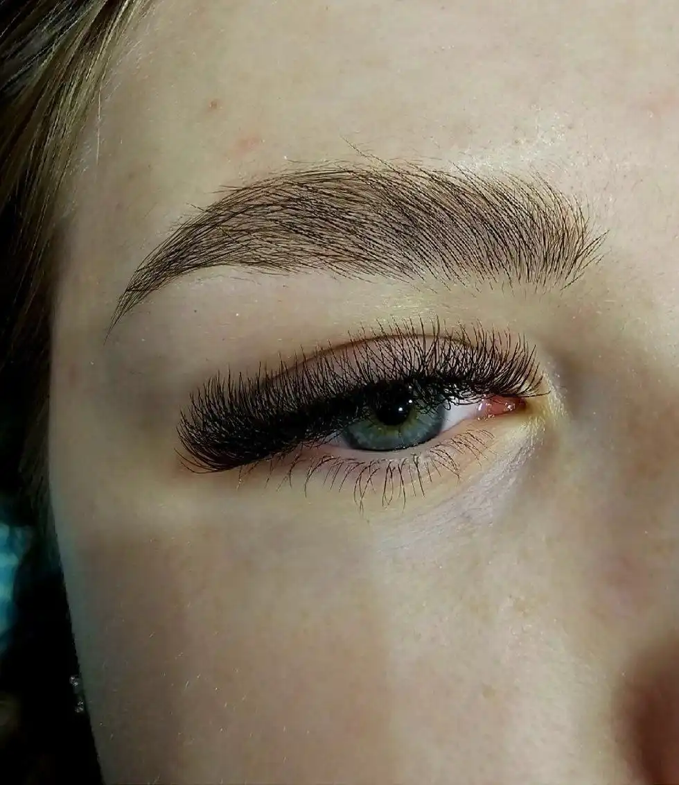 Услуги мастера по наращиванию и ламинированию ресниц