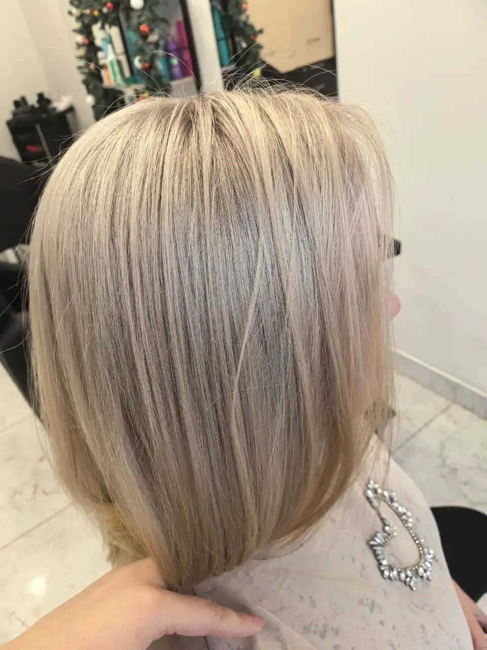 Услуги мастера по окрашиванию, стрижке и уходу за волосами - Парикмахерские услуги (Услуги) в Ангарск