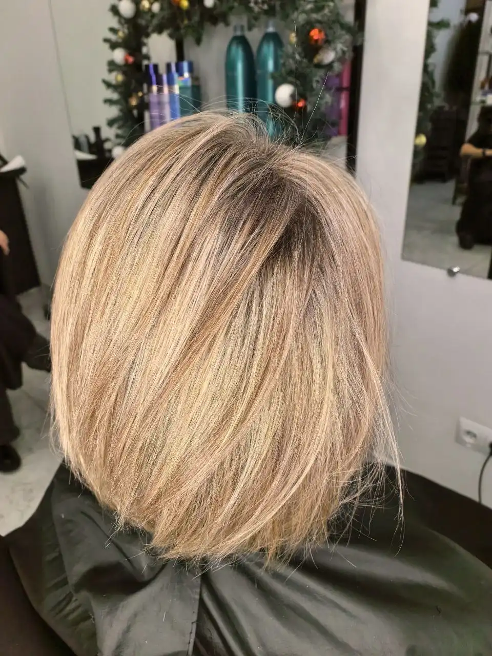 Услуги мастера по окрашиванию, стрижке и уходу за волосами - Парикмахерские услуги (Услуги) в Ангарск