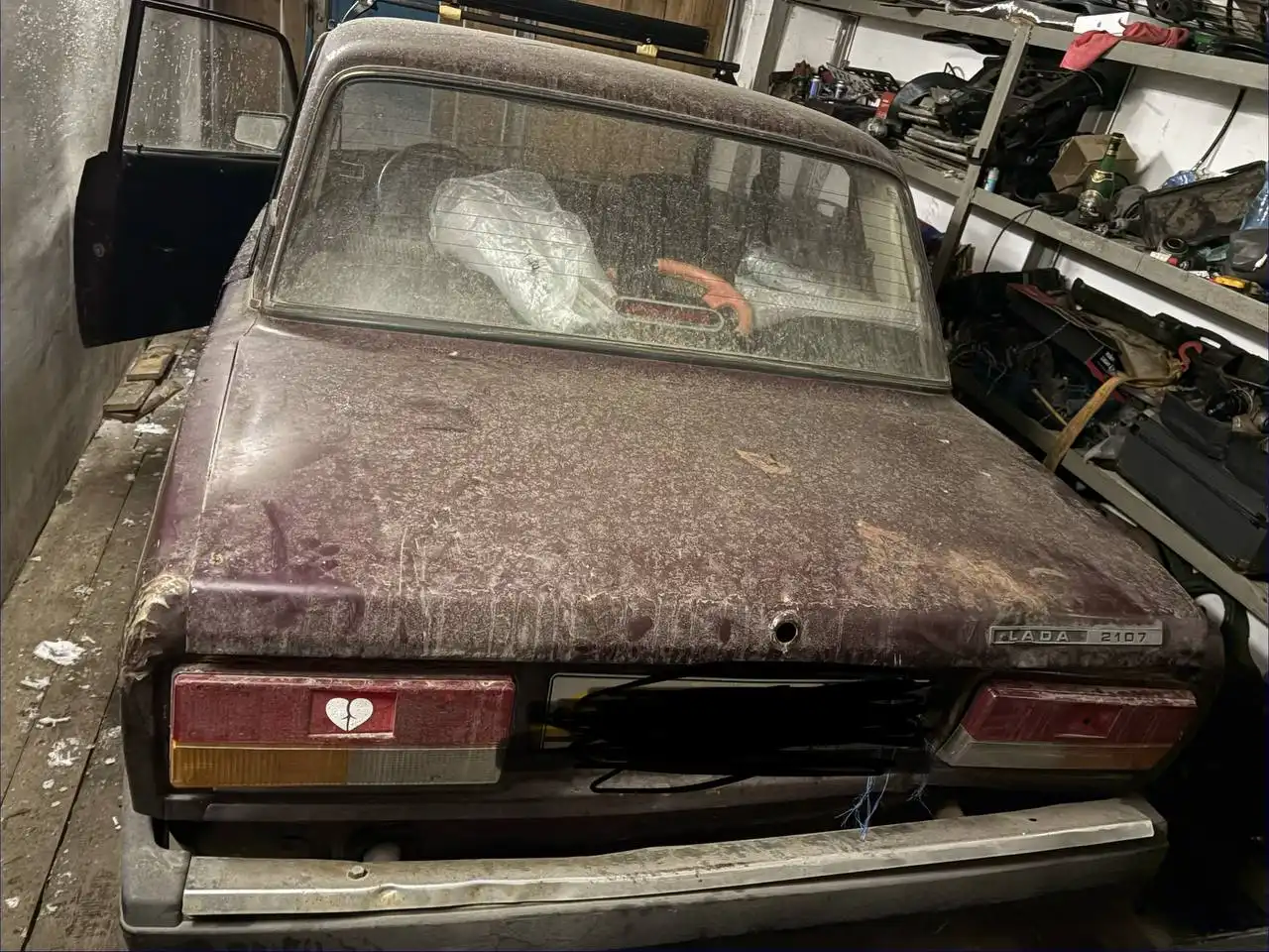 ВАЗ 2107 2006 года темно-вишневый