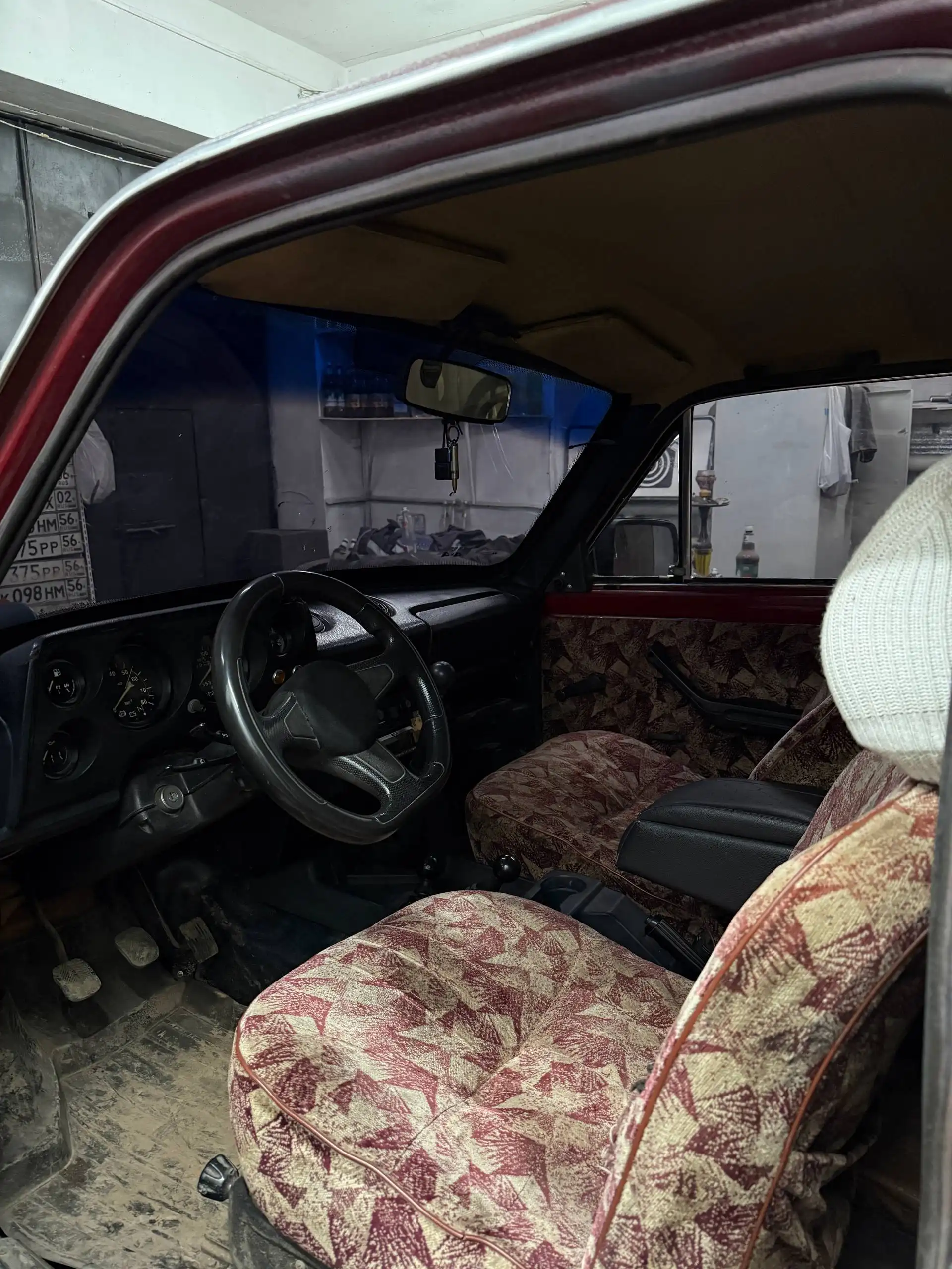 Продажа автомобиля ВАЗ 2105/2107 1993 года с запчастями