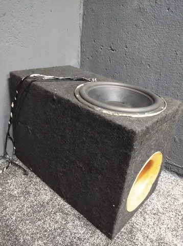 Сабвуфер с 15-дюймовым динамиком - частное объявление в Оренбург