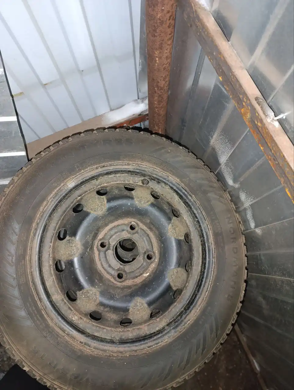 Продажа зимних шин 185/65R15 95% шипов