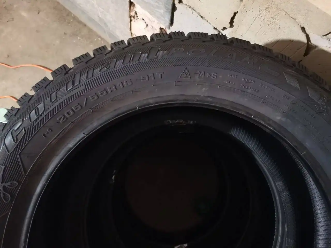 Продам новую резину Cordiant Polar 2 205/55R16