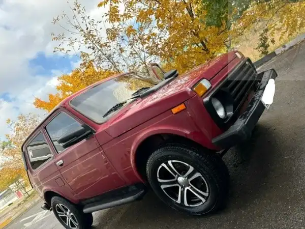 Продам ВАЗ 21213 Карбюратор 2001 год