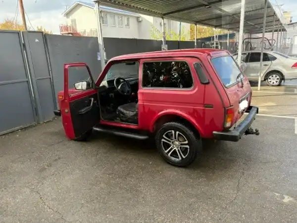 Продам ВАЗ 21213 Карбюратор 2001 год