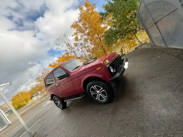 Продам ВАЗ 21213 Карбюратор 2001 год