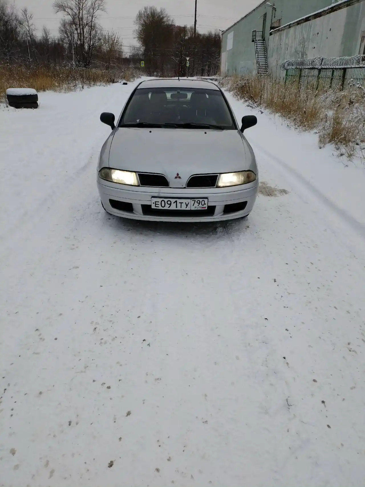 Mitsubishi Carisma 2001 года