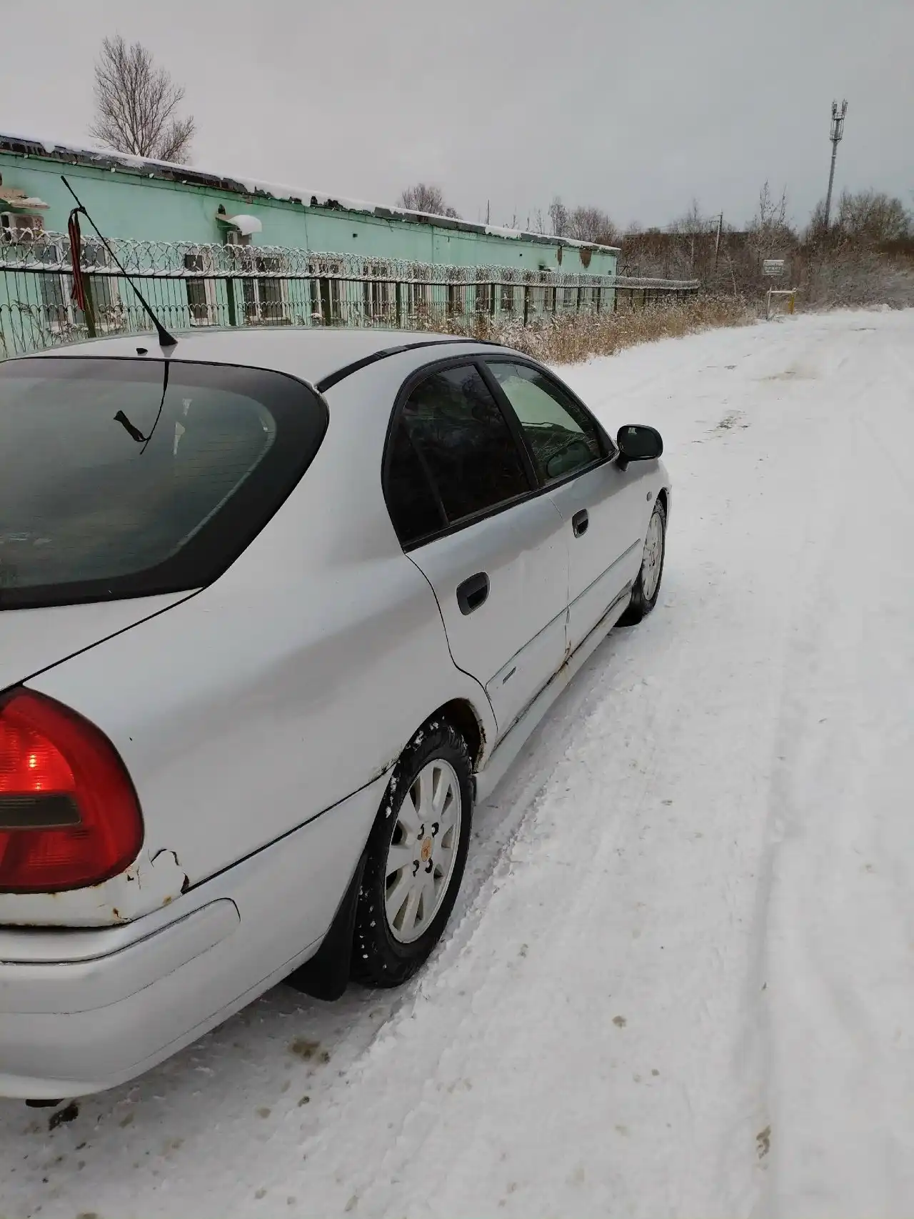 Mitsubishi Carisma 2001 года