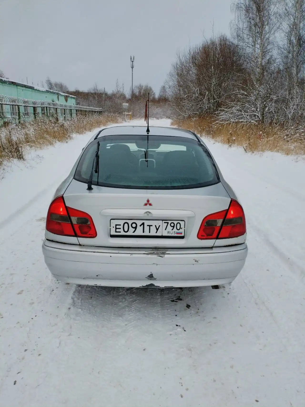 Mitsubishi Carisma 2001 года