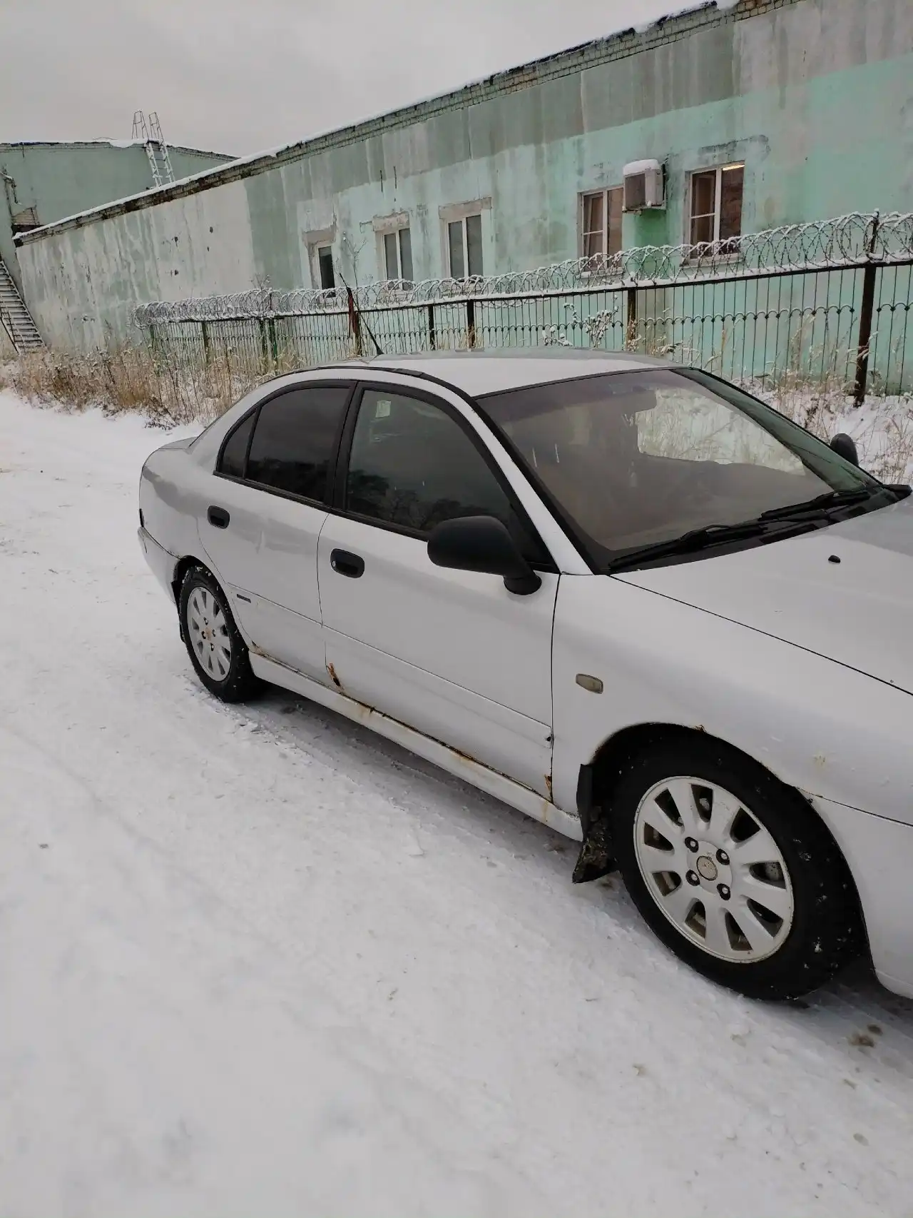 Mitsubishi Carisma 2001 года
