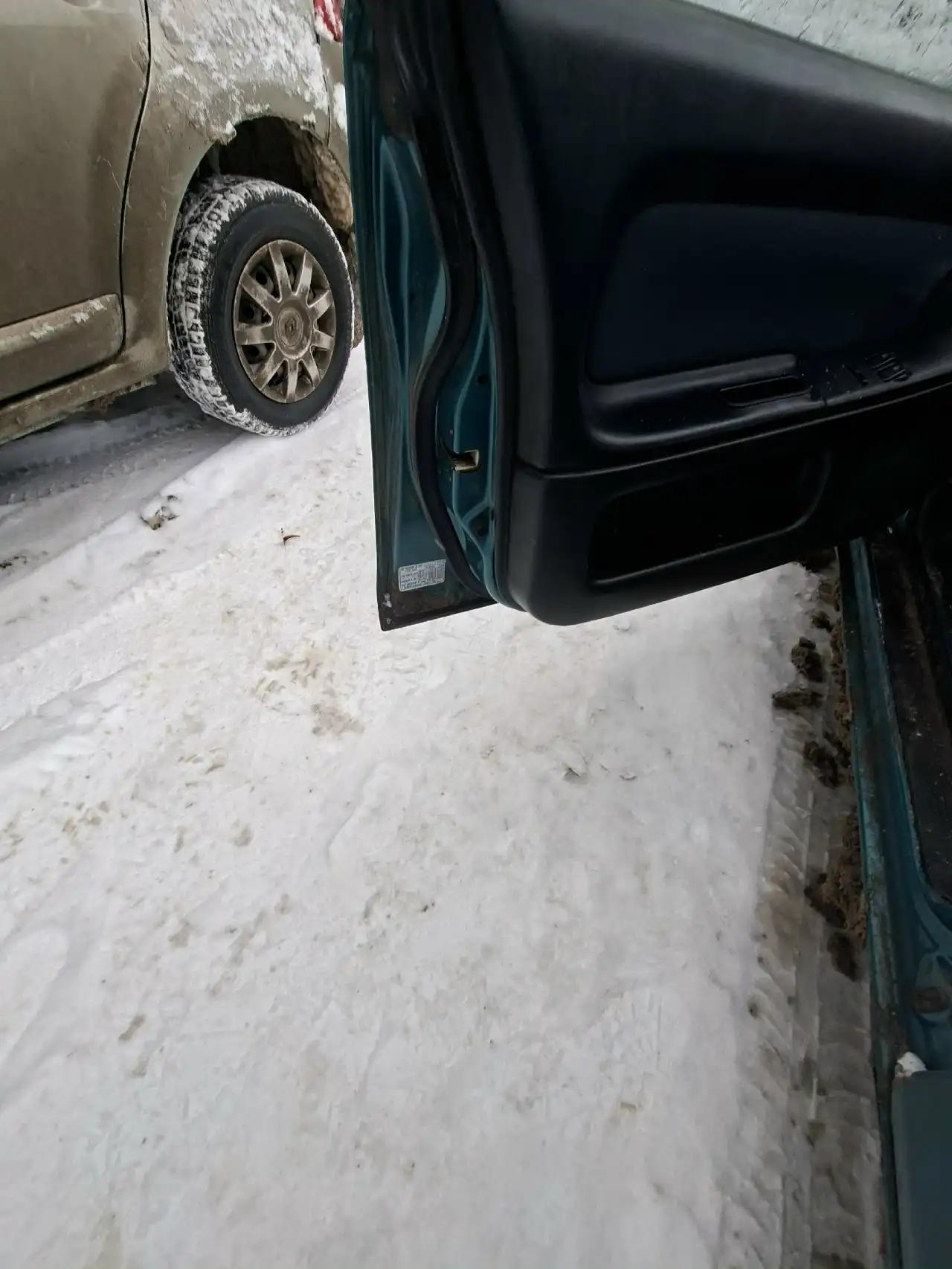 Продам/обмен Мазда 323 с мотором 2 литра