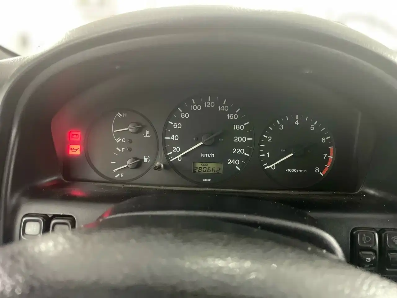 Продажа автомобиля Mazda 323 1997 года