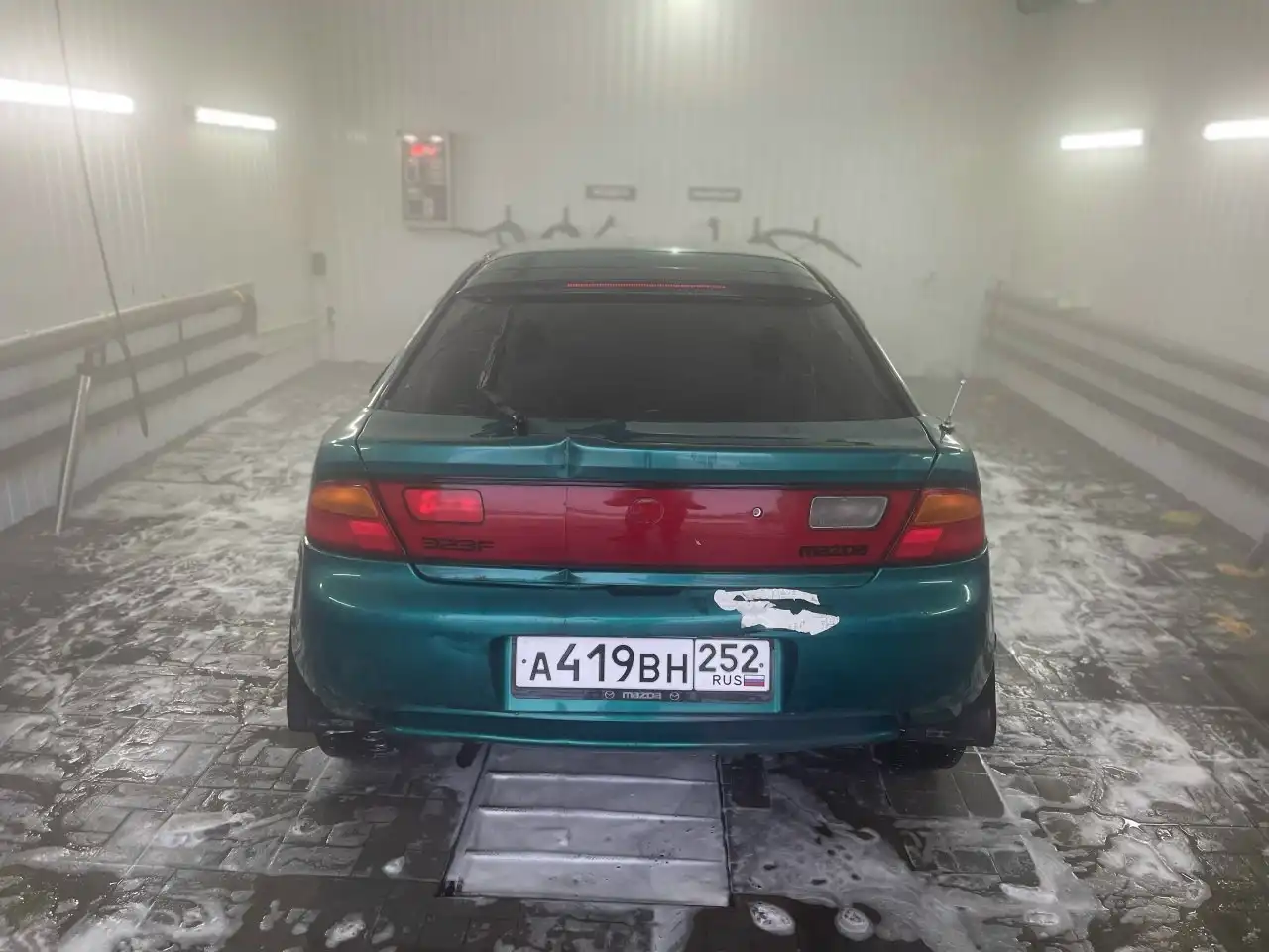 Продажа автомобиля Mazda 323 1997 года