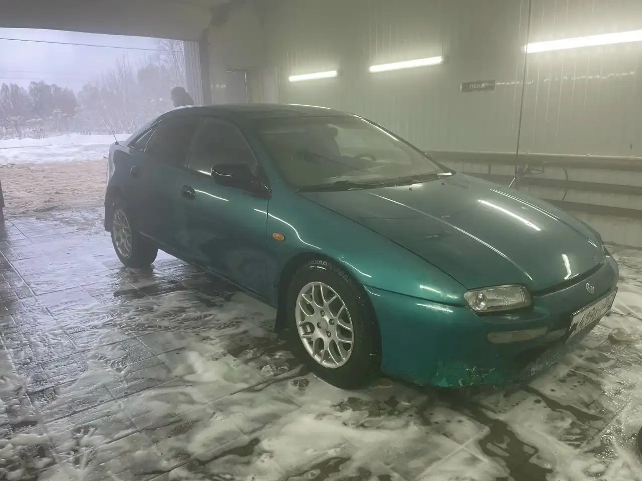 Продажа автомобиля Mazda 323 1997 года