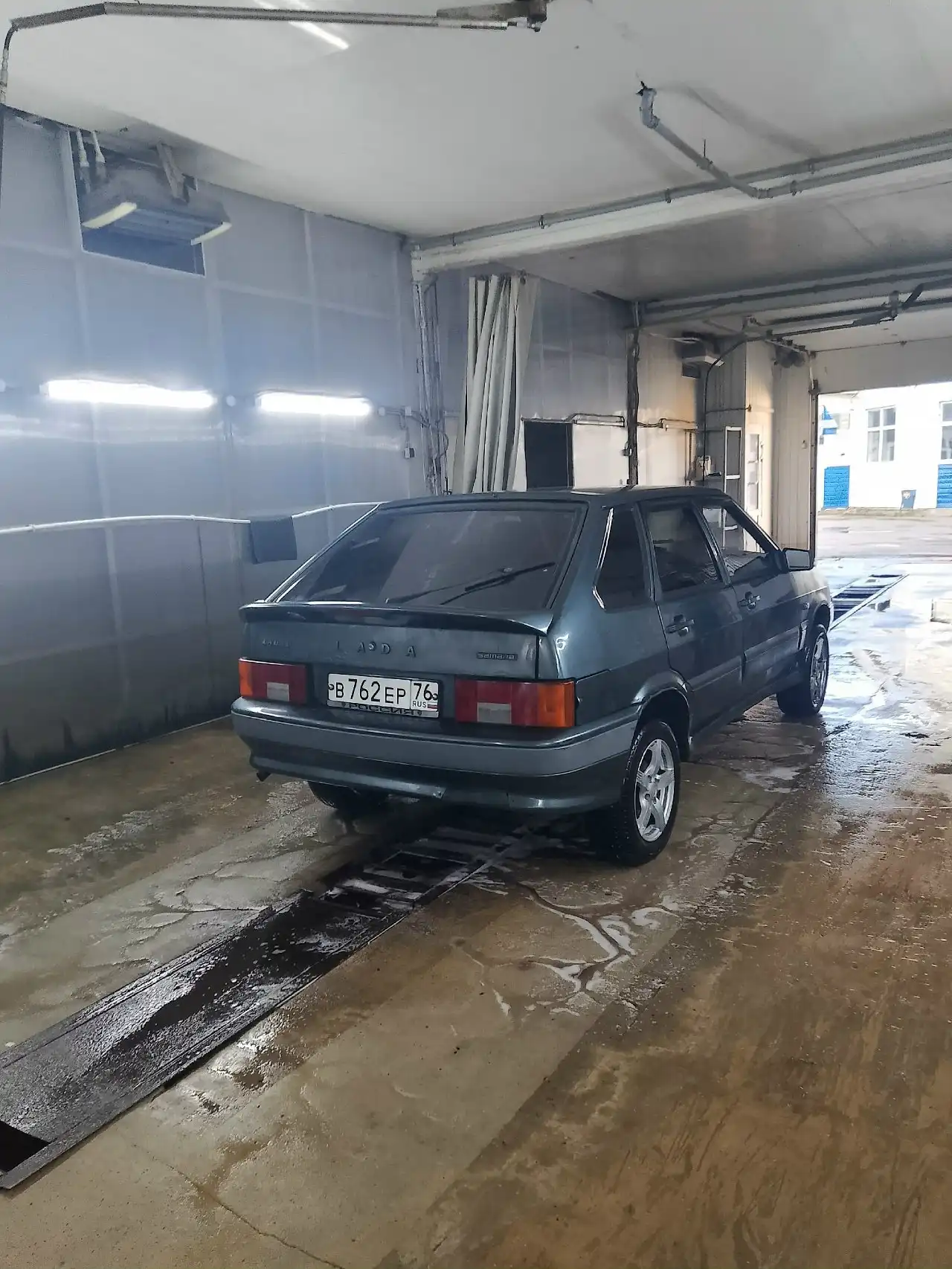 Продажа автомобиля 2006 года выпуска с зимней и летней резиной - Авто в Ярославль