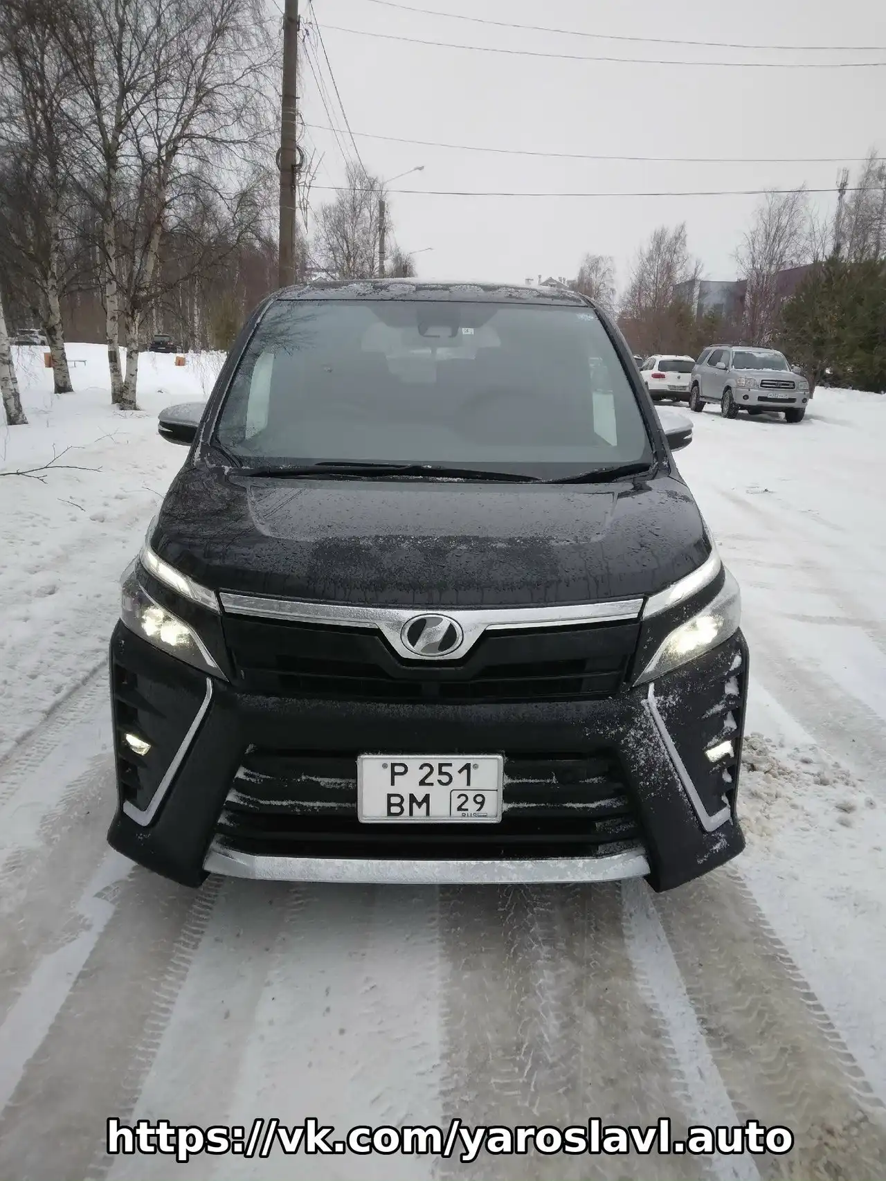 Продажа автомобиля Toyota Voxy 2020 года - Минивэны (Авто) в Ярославль