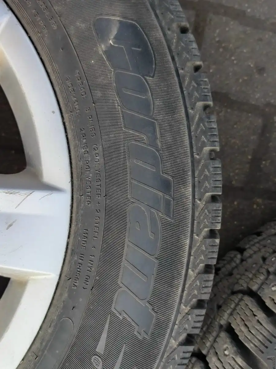 Шины Cordiant 235/65R17 на дисках зимние - Шины и диски (Авто) в Ярославль